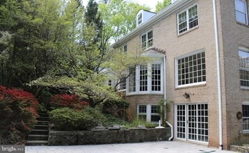 7308 Burdette Ct in Bethesda, MD - Foto de edificio - Building Photo
