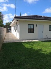 1819 NE 182nd St-Unit -Efficiency in North Miami Beach, FL - Building Photo - Building Photo