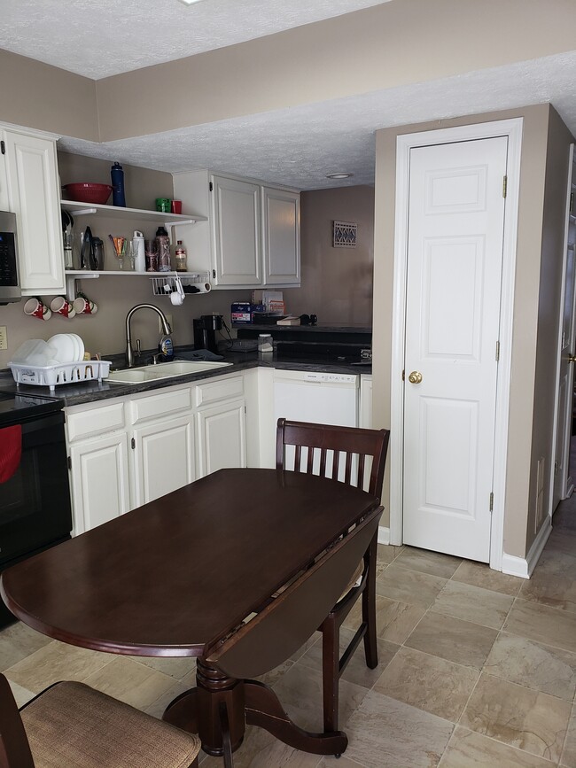 606 E Sherwood Hills Dr in Bloomington, IN - Building Photo - Building Photo