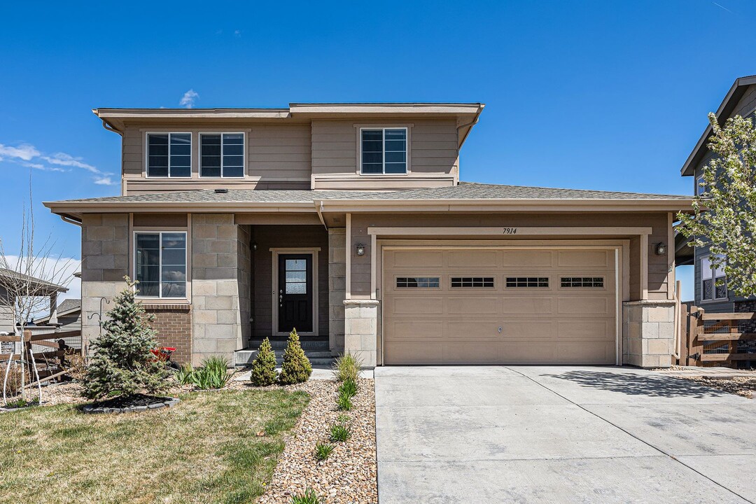 7914 S Grand Baker Way in Aurora, CO - Building Photo