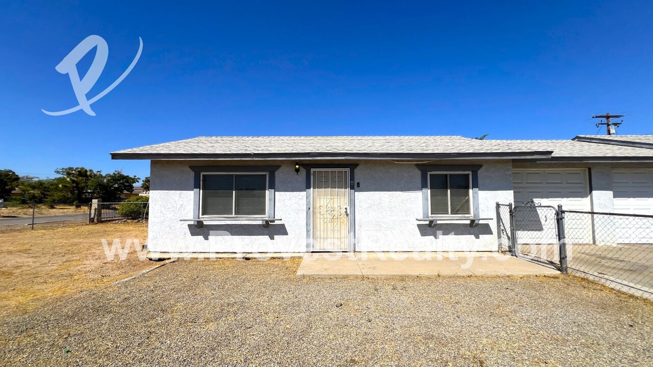 16484 Juniper St in Hesperia, CA - Building Photo