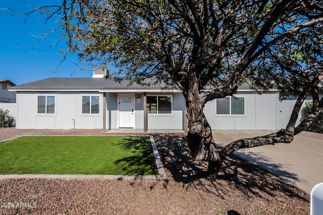 3530 E Nisbet Rd in Phoenix, AZ - Foto de edificio