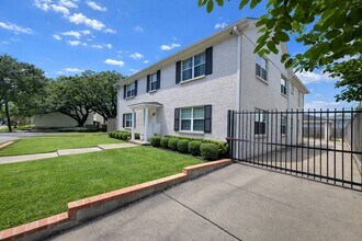 2126 Banks St in Houston, TX - Building Photo - Building Photo