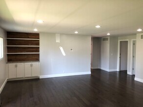 1025 Sherbrooke Rd in St. Charles, MO - Building Photo - Building Photo