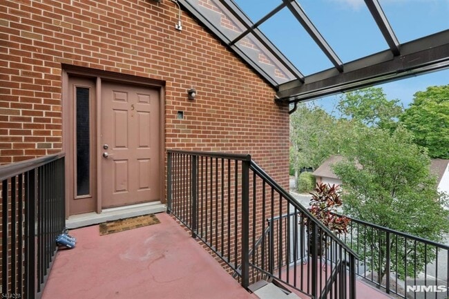 5 Millay Ct in Teaneck, NJ - Building Photo - Building Photo