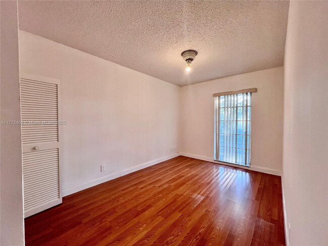 2801 N 34th Ave in Hollywood, FL - Building Photo - Building Photo