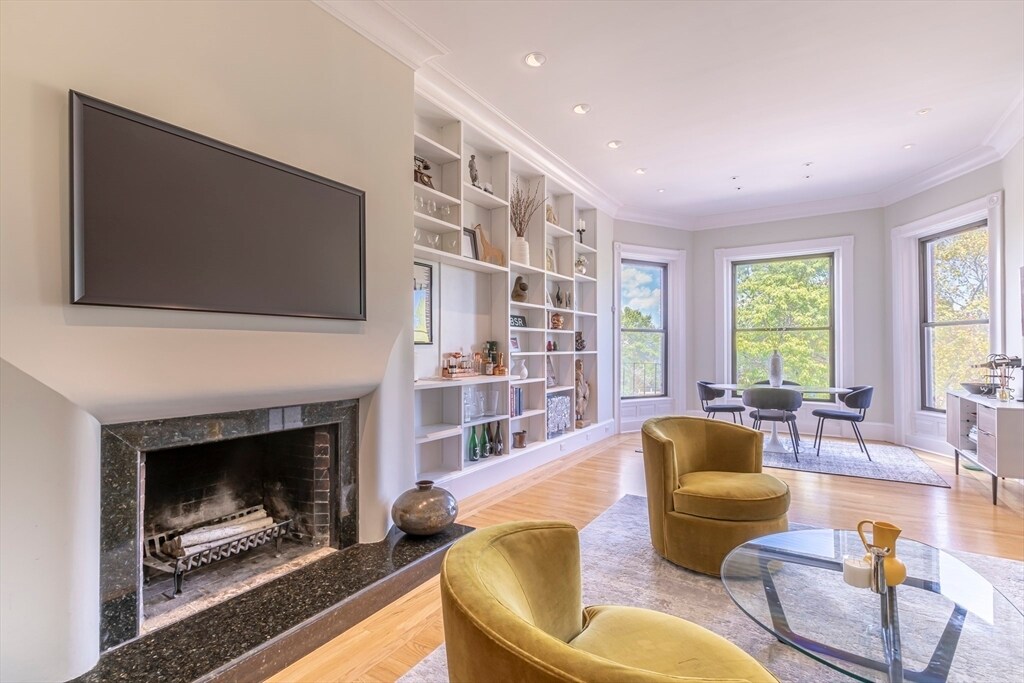 33 Bay State Rd in Boston, MA - Building Photo