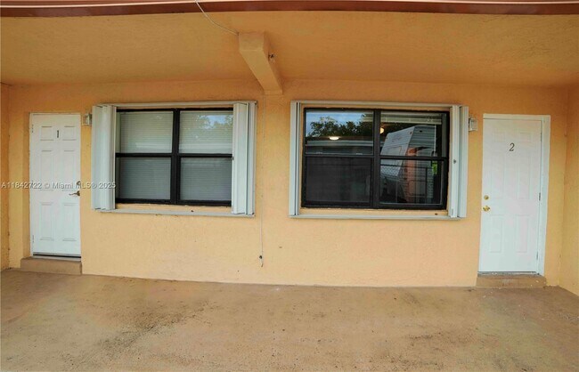 817 NW 12th Ave in Fort Lauderdale, FL - Building Photo - Building Photo
