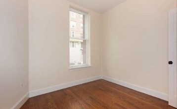 491 Commonwealth Ave, Unit 6 in Boston, MA - Foto de edificio - Building Photo