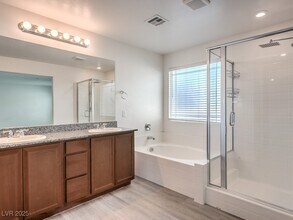 6077 Castle Gardens Ave in Las Vegas, NV - Building Photo - Building Photo