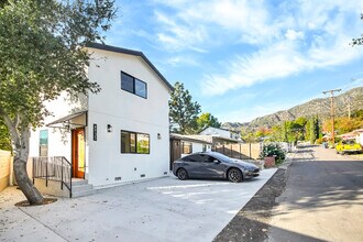 4935 Cloud Ave in Montrose, CA - Building Photo - Building Photo