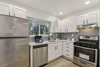 Barclay Square Apartments in Beltsville, MD - Foto de edificio - Building Photo