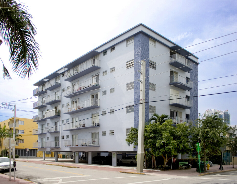 363 Washington in Miami Beach, FL - Building Photo