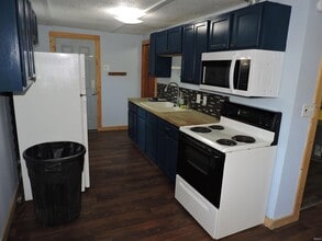 408 W Hilltop Ln in Silver Lake, IN - Building Photo - Building Photo