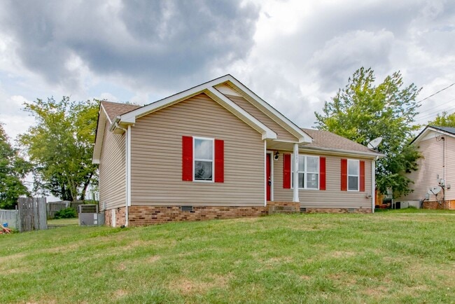 1002 Poppy Seed Dr in Oak Grove, KY - Building Photo - Building Photo