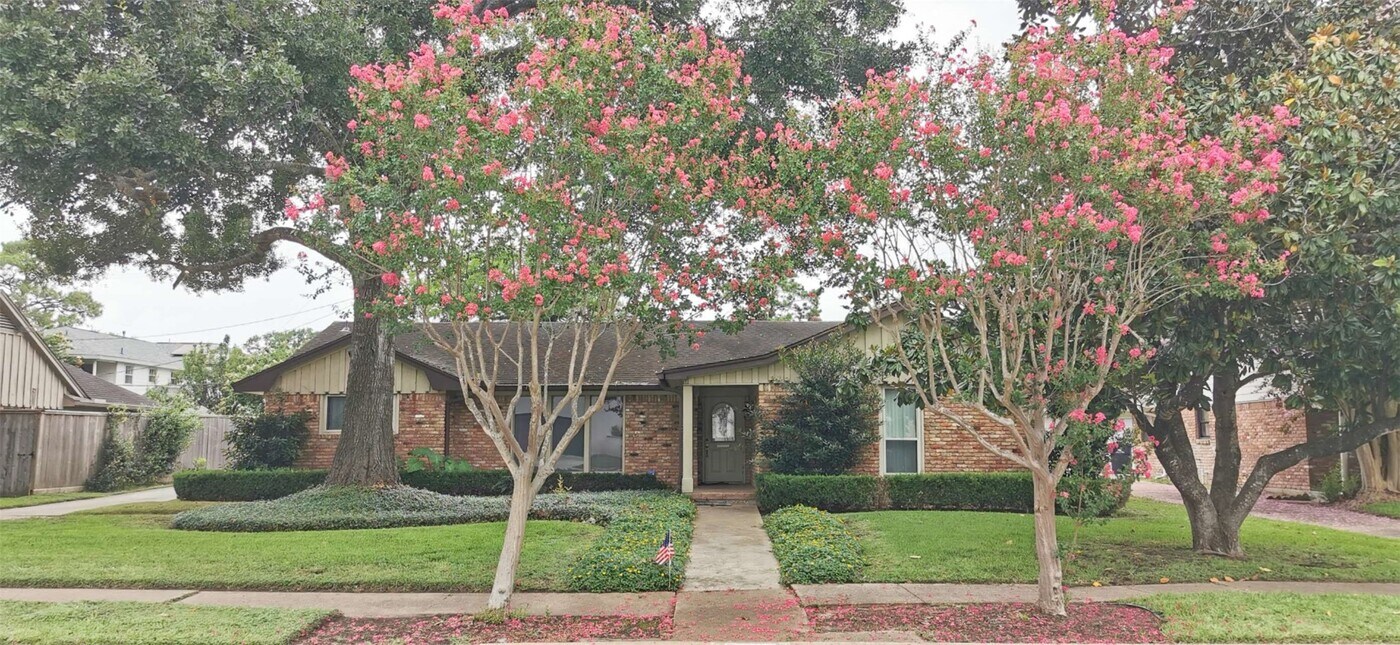 5054 Yarwell Dr in Houston, TX - Building Photo