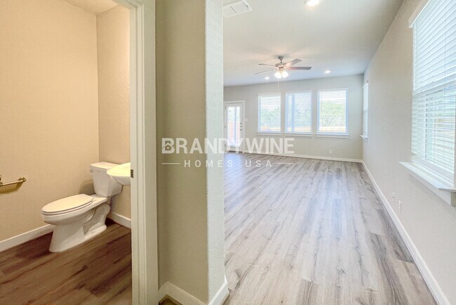 10402 Ida Gdn Wy in Converse, TX - Foto de edificio - Building Photo