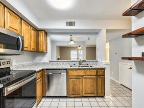 1612 Roberts Ave in Austin, TX - Building Photo - Building Photo