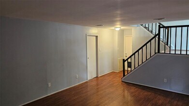 975 N Red Cedar Cir in The Woodlands, TX - Building Photo - Building Photo