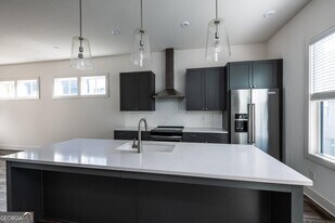 903 Brees Ct in Atlanta, GA - Building Photo