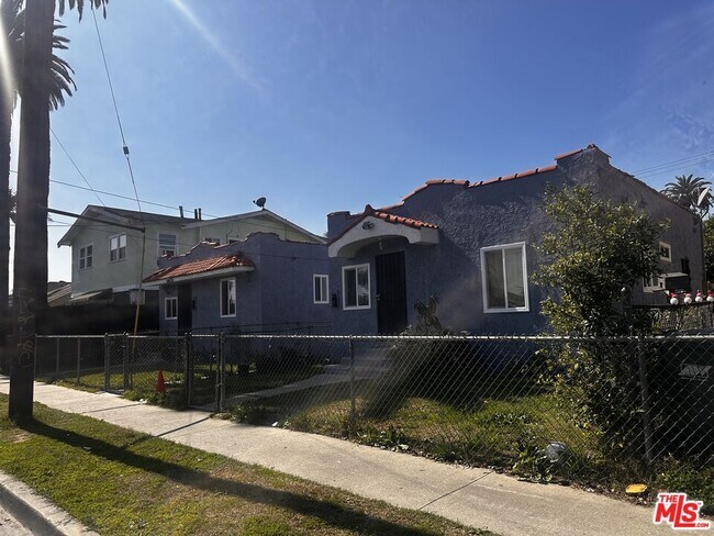 6407 1/2 Converse Ave in Los Angeles, CA - Building Photo - Building Photo