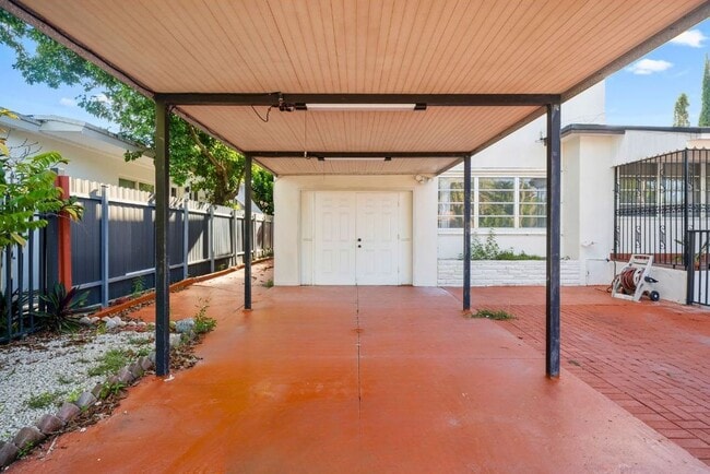 411 SW 34th Ave, Unit 2 in Miami, FL - Building Photo - Building Photo
