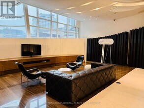 1 Bloor St E in Toronto, ON - Building Photo - Building Photo