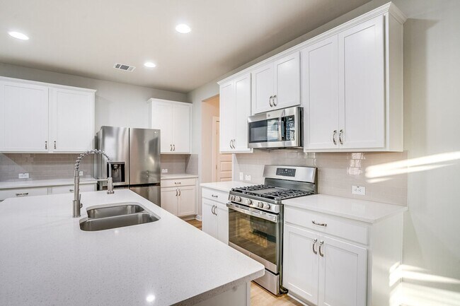 96 Bent Trl Ln in Andice, TX - Building Photo - Building Photo