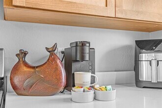 303 Gangnes Dr in Talent, OR - Building Photo - Building Photo