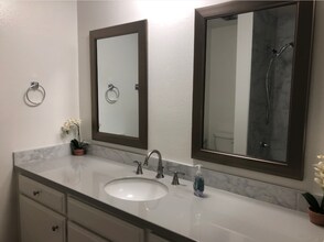 11905 Avon Way-Unit -101 in Los Angeles, CA - Foto de edificio - Building Photo
