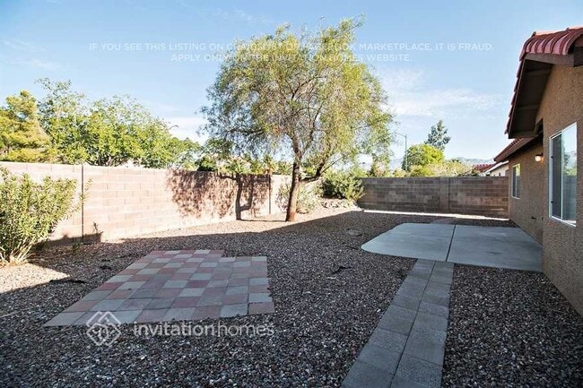 5823 Berry Hill Ln in North Las Vegas, NV - Building Photo - Building Photo