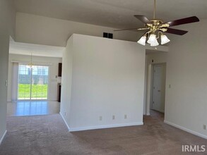 12612 Rolling Meadows Dr in Evansville, IN - Foto de edificio - Building Photo