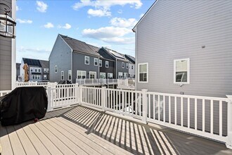 17982 Woods Overlook Dr in Dumfries, VA - Building Photo - Building Photo