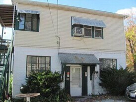 608 N Springer St, Unit 608-1/2 N Springer A in Carbondale, IL - Building Photo