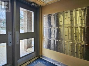 820 Laurier Blvd in Brockville, ON - Foto de edificio - Building Photo