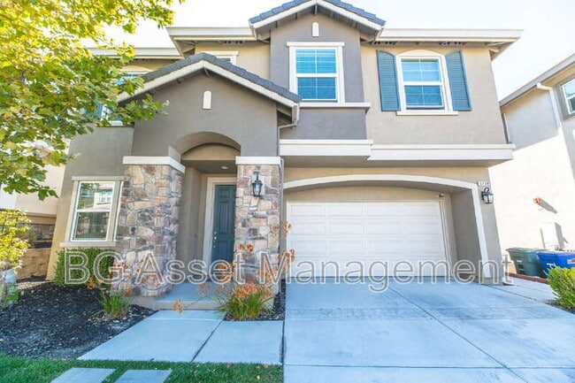 3138 La Corona Dr