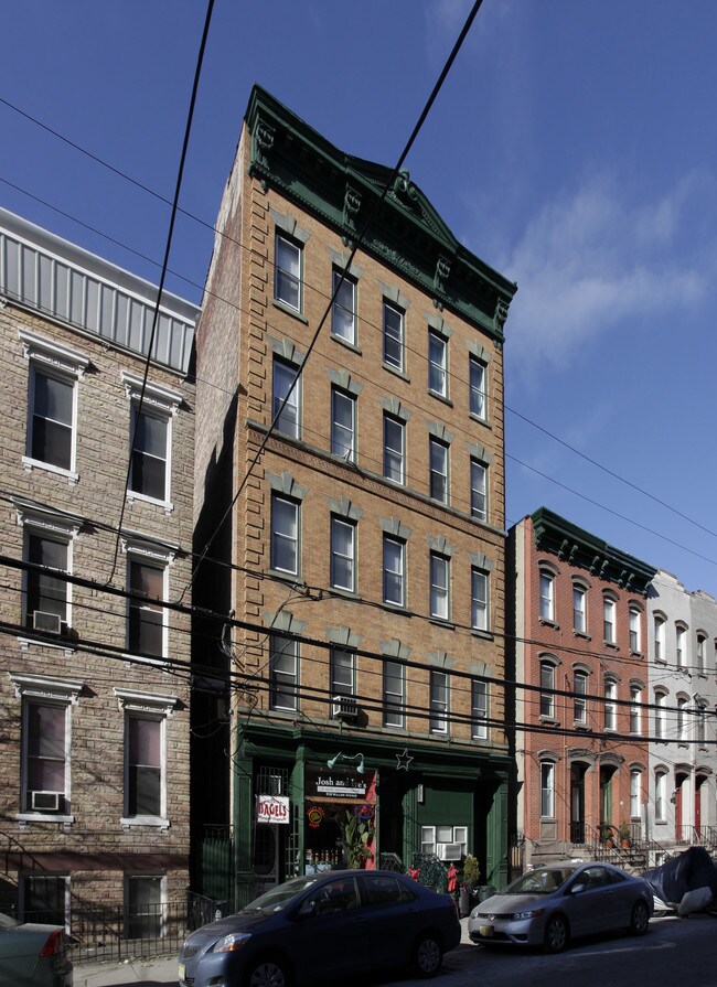 918 Willow Ave in Hoboken, NJ - Building Photo - Building Photo