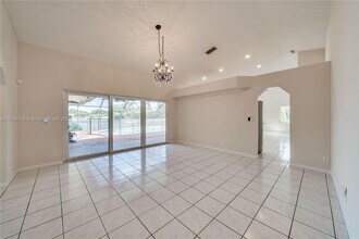 360 NW 107th Ave in Plantation, FL - Building Photo - Building Photo