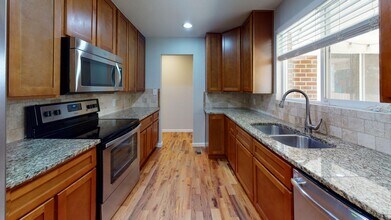 Beautiful ranch-style Lakewood home near L in Lakewood, CO - Building Photo - Building Photo