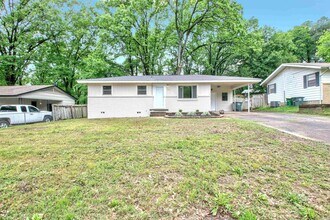 7002 W Wakefield Dr in Little Rock, AR - Building Photo - Building Photo