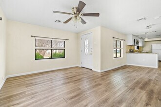 1307 11th St in Hondo, TX - Building Photo - Building Photo