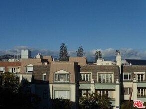 10122 Empyrean Way in Los Angeles, CA - Building Photo - Building Photo