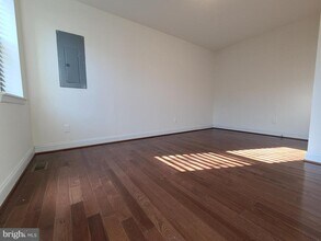 250 S Washington St in Baltimore, MD - Foto de edificio - Building Photo