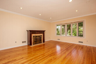 14 Ridge Rd in Cresskill, NJ - Building Photo - Building Photo