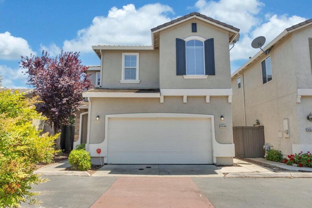 5438 Birk Way in Sacramento, CA - Building Photo