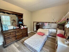 368 Hunting Green Dr in Jacksonville, NC - Building Photo - Building Photo