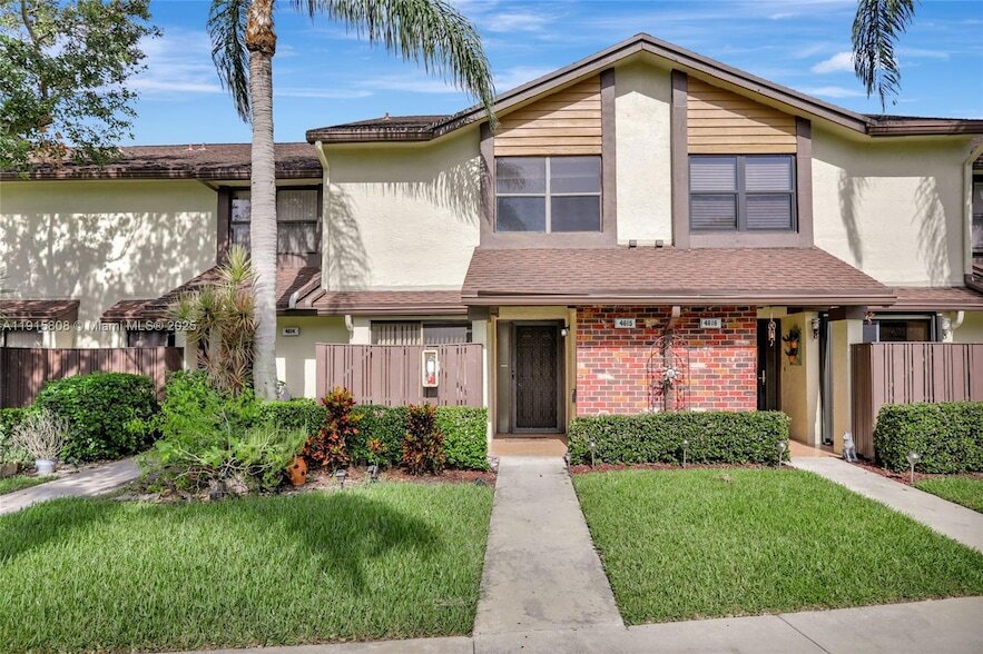 4615 Carambola Cir S in Coconut Creek, FL - Foto de edificio