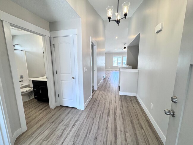 12339 Remy Rd in Herriman, UT - Foto de edificio - Building Photo