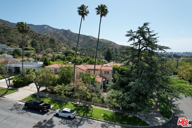 property at 1861 W Mountain St