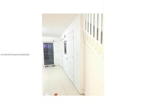 1043 NW 4th St in Miami, FL - Building Photo - Building Photo